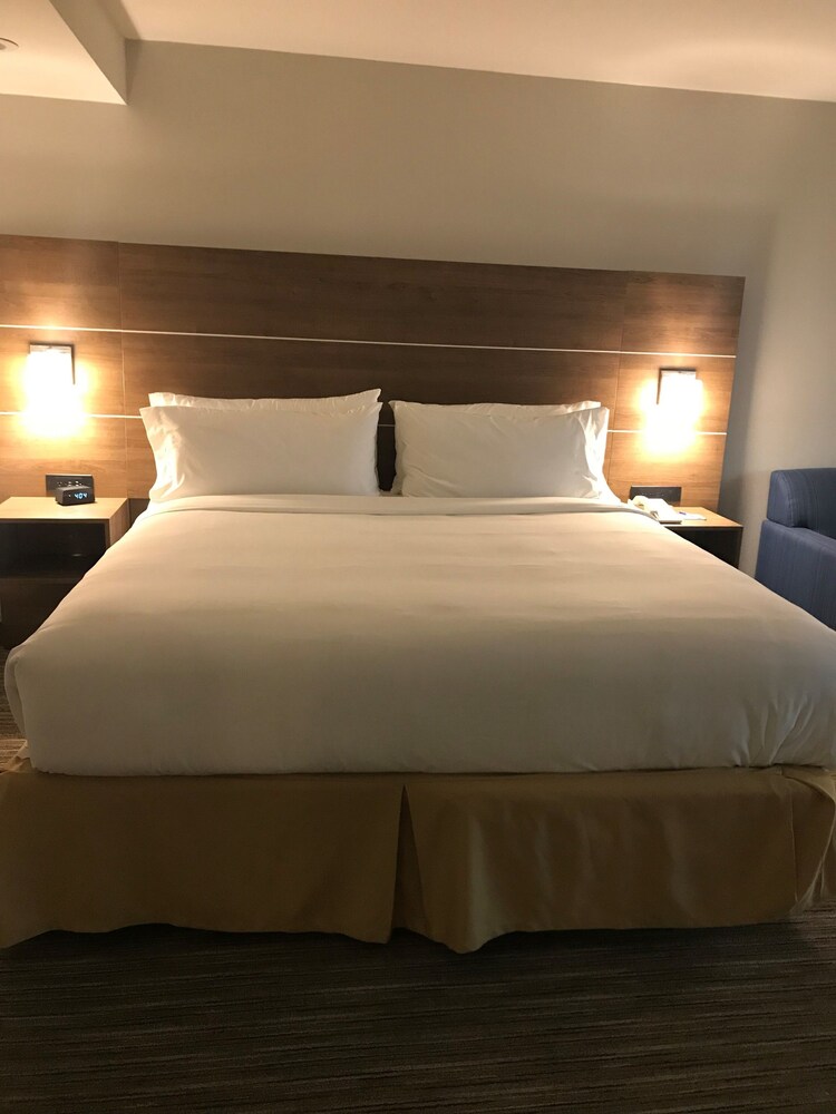 Holiday Inn Express & Suites Camarillo, Thousand Oaks Holiday Inn Express & Suites Camarillo, Thousand Oaks