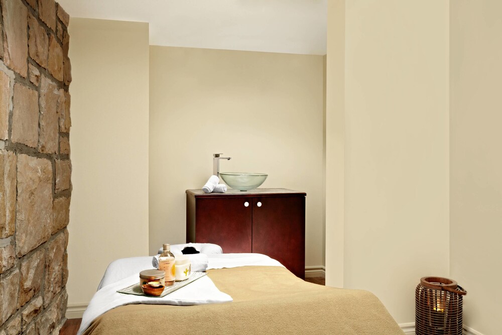 Sheraton Montreal Airport Hotel