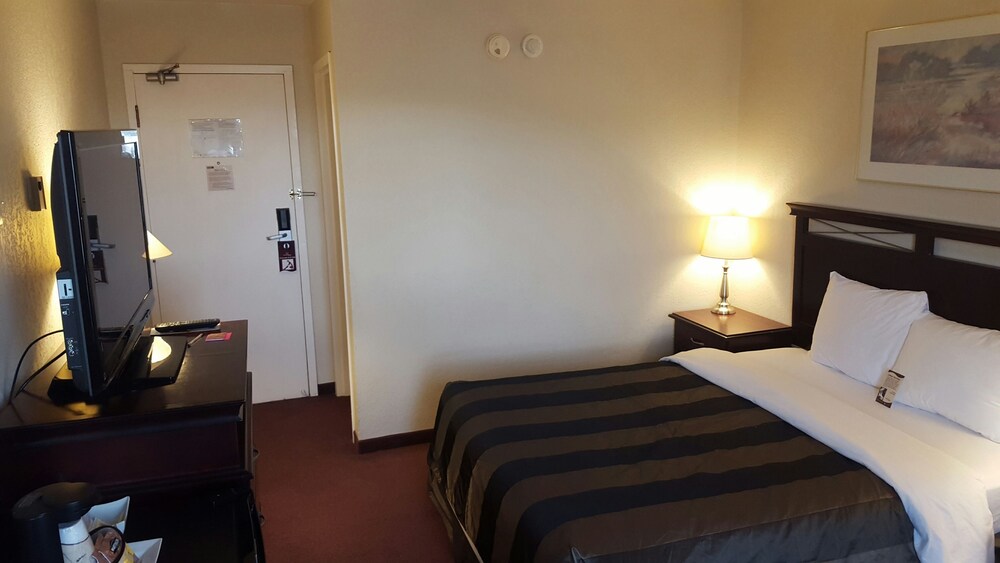 Chateau Regina Hotel and Suites, Regina Chateau Regina Hotel and Suites, Regina
