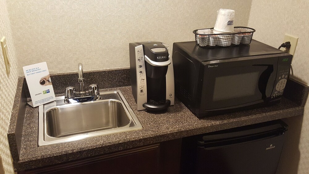 Holiday Inn Express Philadelphia NE - Bensalem, Philadelphia (PA) Holiday Inn Express Philadelphia NE - Bensalem, Philadelphia (PA)