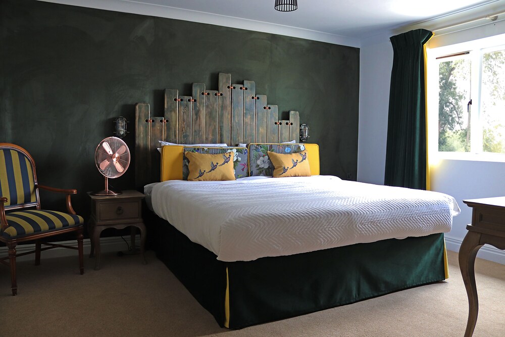 Shillingford Bridge Hotel, Oxford Shillingford Bridge Hotel, Oxford