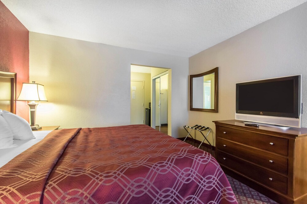 Econo Lodge Inn & Suites, Joplin Econo Lodge Inn & Suites, Joplin