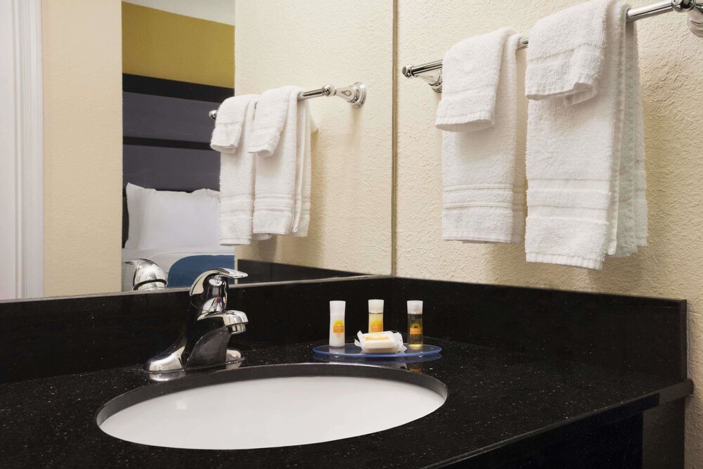 Days Inn & Suites by Wyndham Commerce, Commerce (GA) Days Inn & Suites by Wyndham Commerce, Commerce (GA)