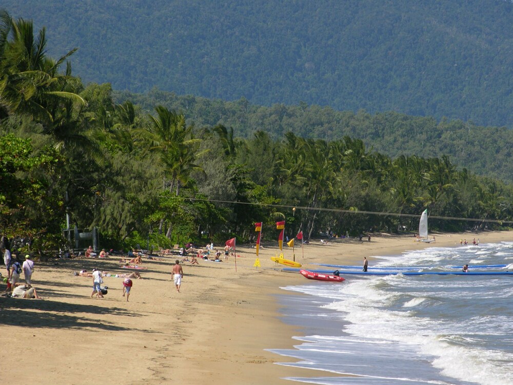 BeachView Apartments at Villa Paradiso, Cairns BeachView Apartments at Villa Paradiso, Cairns