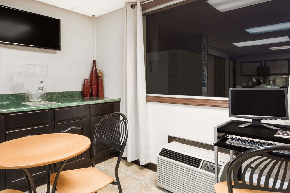 Super 8 by Wyndham Greensboro, Greensboro Super 8 by Wyndham Greensboro, Greensboro