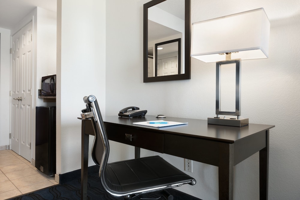 La Quinta Inn & Suites St. Louis Airport - Riverport, Saint Louis La Quinta Inn & Suites St. Louis Airport - Riverport, Saint Louis