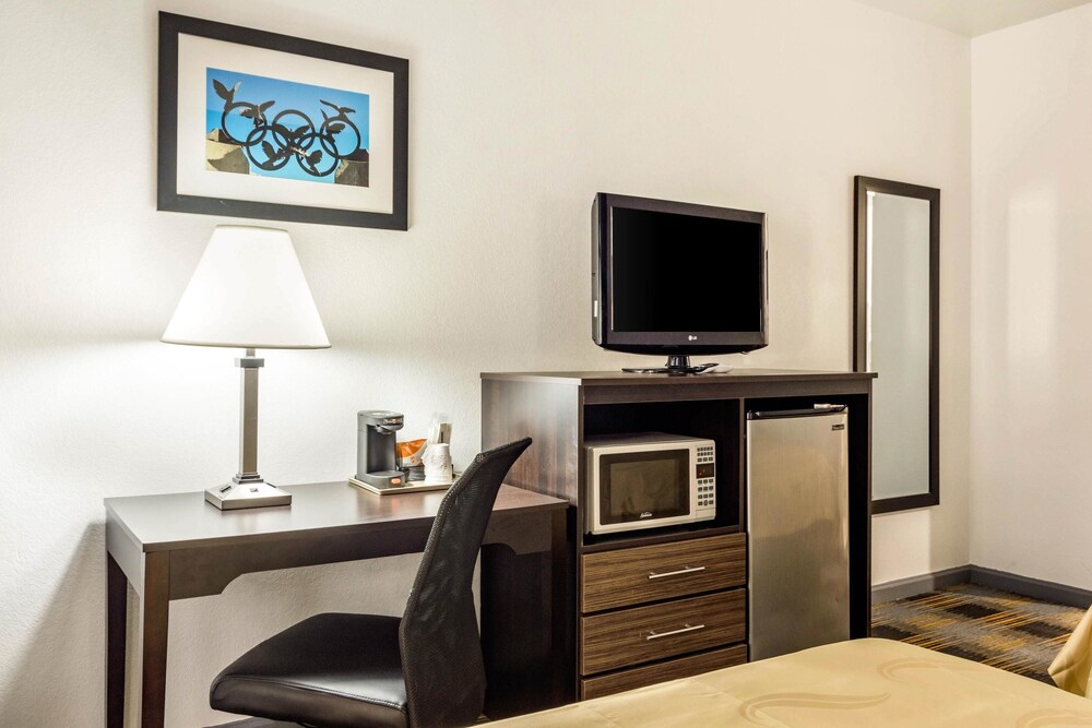 Quality Inn near Six Flags, Douglasville Quality Inn near Six Flags, Douglasville