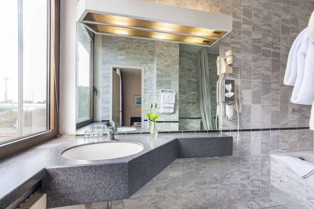Novum Hotel Mirage, Dusseldorf Novum Hotel Mirage, Dusseldorf