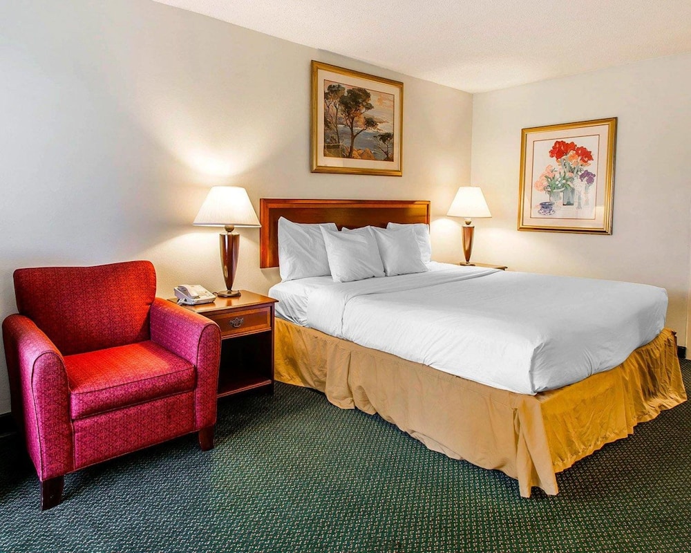 Clarion Inn & Suites, Dothan Clarion Inn & Suites, Dothan