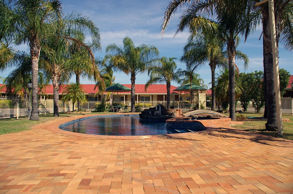 Pines Country Club Motor Inn, Victoria Pines Country Club Motor Inn, Victoria