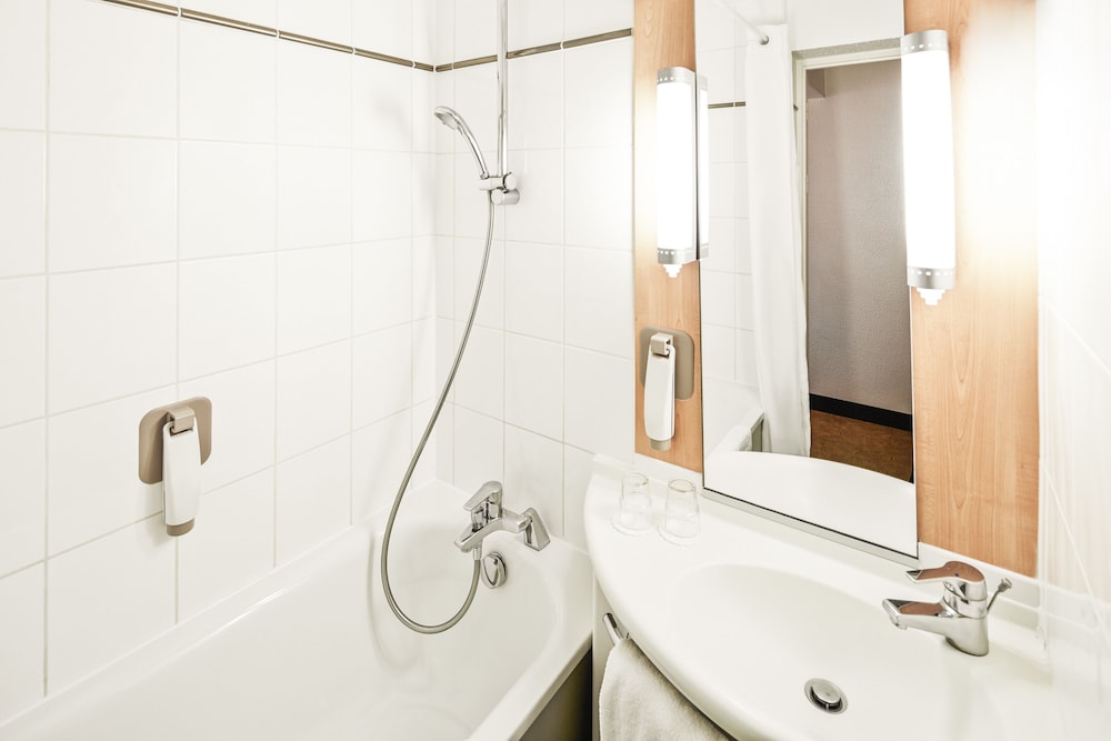 IBIS LONDON HEATHROW AIRPORT, London IBIS LONDON HEATHROW AIRPORT, London