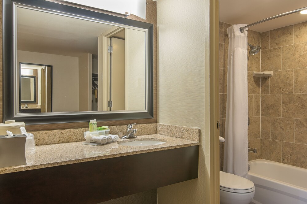 Holiday Inn Express Philadelphia-Midtown, Philadelphia (PA) Holiday Inn Express Philadelphia-Midtown, Philadelphia (PA)