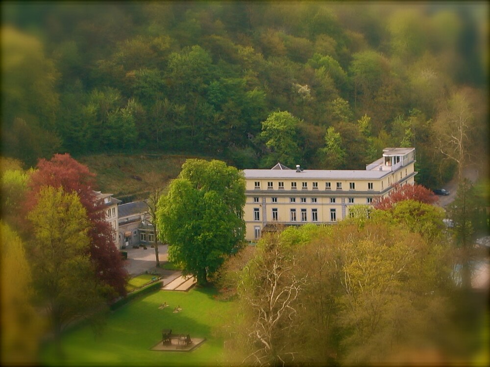Castel de Pont-Ã -Lesse Hotel, Dinant Castel de Pont-Ã -Lesse Hotel, Dinant