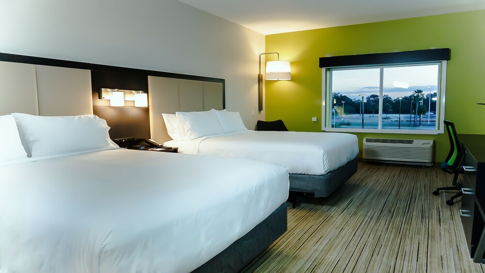 Holiday Inn Express & Suites Tampa East - Ybor City, Tampa Holiday Inn Express & Suites Tampa East - Ybor City, Tampa