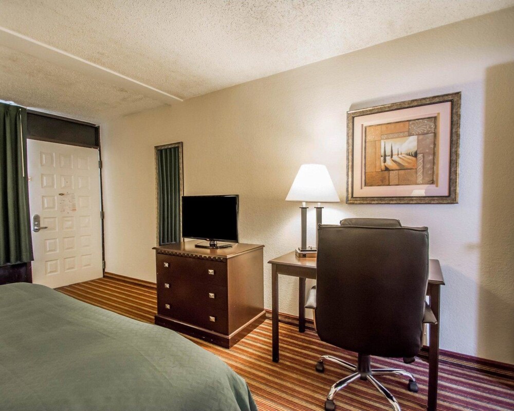 Quality Inn & Suites at Tropicana Field, Saint Petersburg Quality Inn & Suites at Tropicana Field, Saint Petersburg