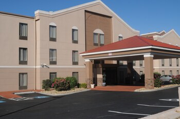 Hotels Near Gateway Als Apartments 182 East Manley Circle Quality Suites