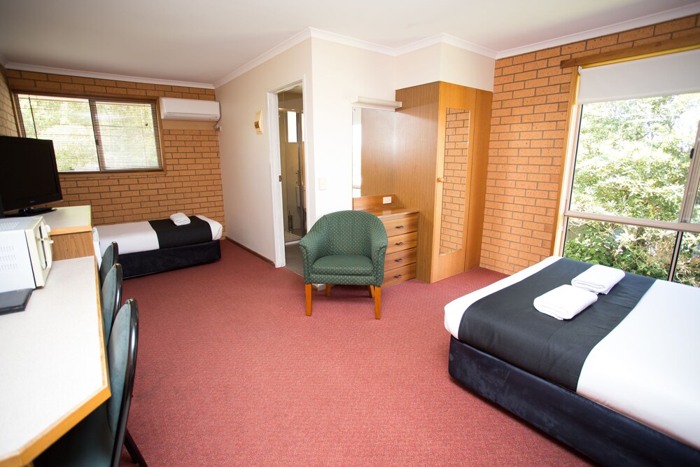 Blue Whale Motor Inn & Apartments, Warrnambool Blue Whale Motor Inn & Apartments, Warrnambool