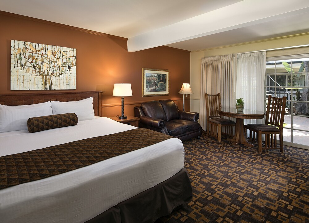 Inn By The Harbor, Santa Barbara Inn By The Harbor, Santa Barbara