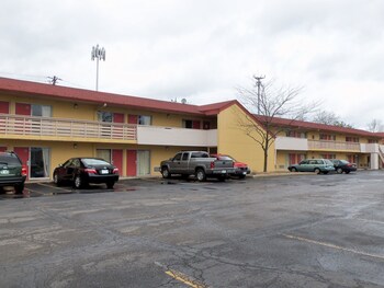 Motel 6 Hotels Near Riverbend Music Center Theater 6295 Motel 6 Mason 11 7 Miles From Riverbend Music Center