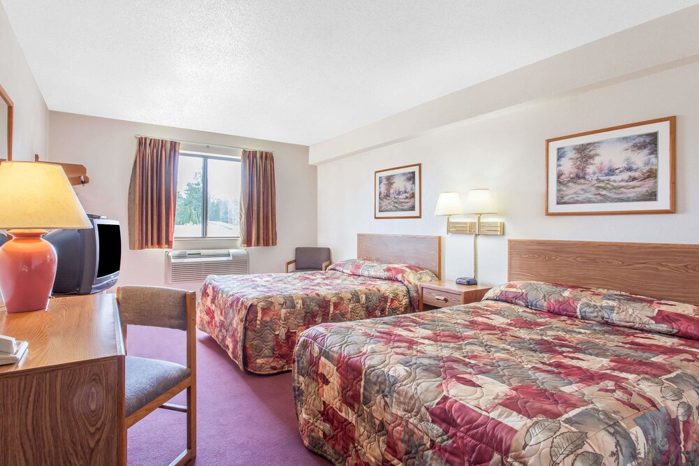 Super 8 by Wyndham Saanichton Victoria Airport, Victoria Super 8 by Wyndham Saanichton Victoria Airport, Victoria