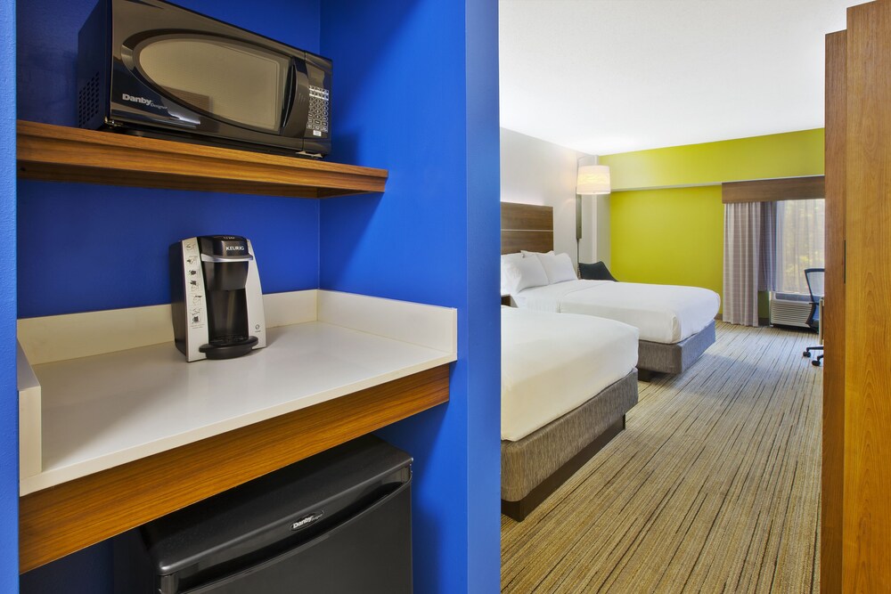 Holiday Inn Express & Suites Milford, Milford Holiday Inn Express & Suites Milford, Milford