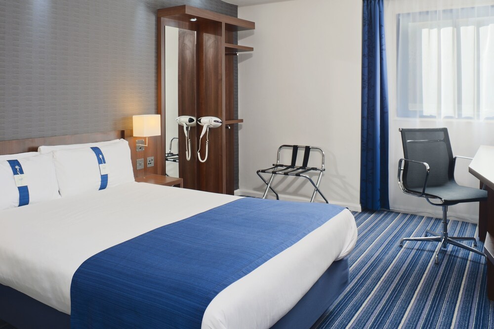 Holiday Inn Express Belfast City - Queen's Quarter, Belfast Holiday Inn Express Belfast City - Queen's Quarter, Belfast