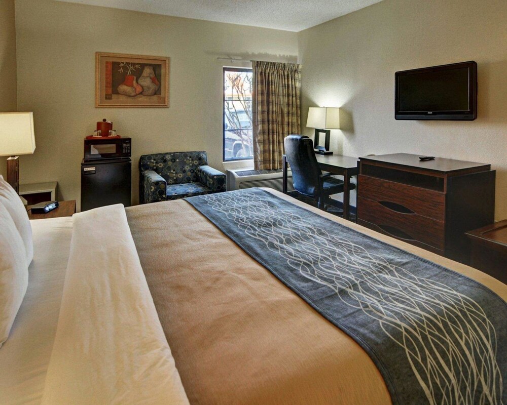 Quality Inn & Suites DFW Airport South, Dallas Fort Worth Airport (TX) Quality Inn & Suites DFW Airport South, Dallas Fort Worth Airport (TX)