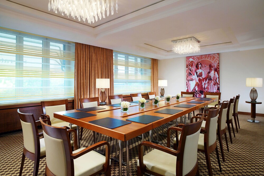 Sheraton Zürich Neues Schloss Hotel, Zurich Sheraton Zürich Neues Schloss Hotel, Zurich