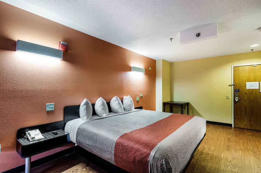 Motel 6 Libertyville IL, Waukegan Motel 6 Libertyville IL, Waukegan