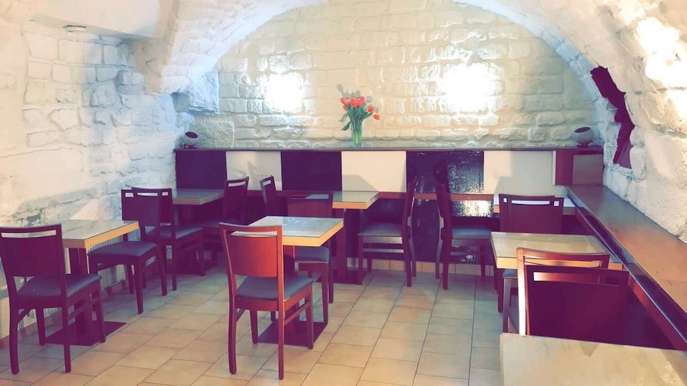 Hôtel Bristol République, Paris Hôtel Bristol République, Paris