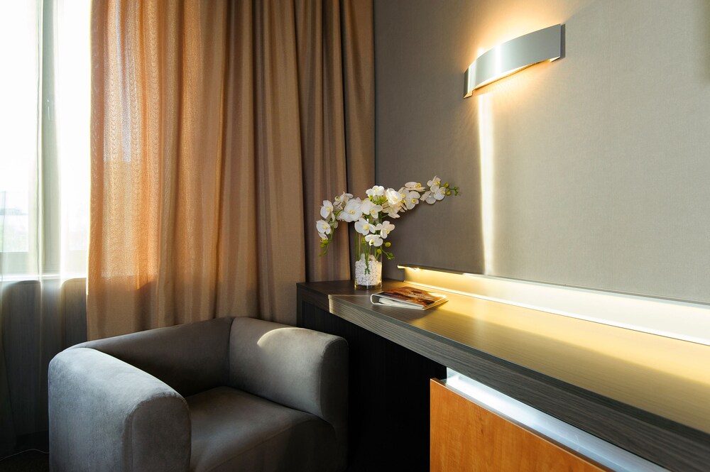 Jolly Alon Hotel, Chişinău Jolly Alon Hotel, Chişinău