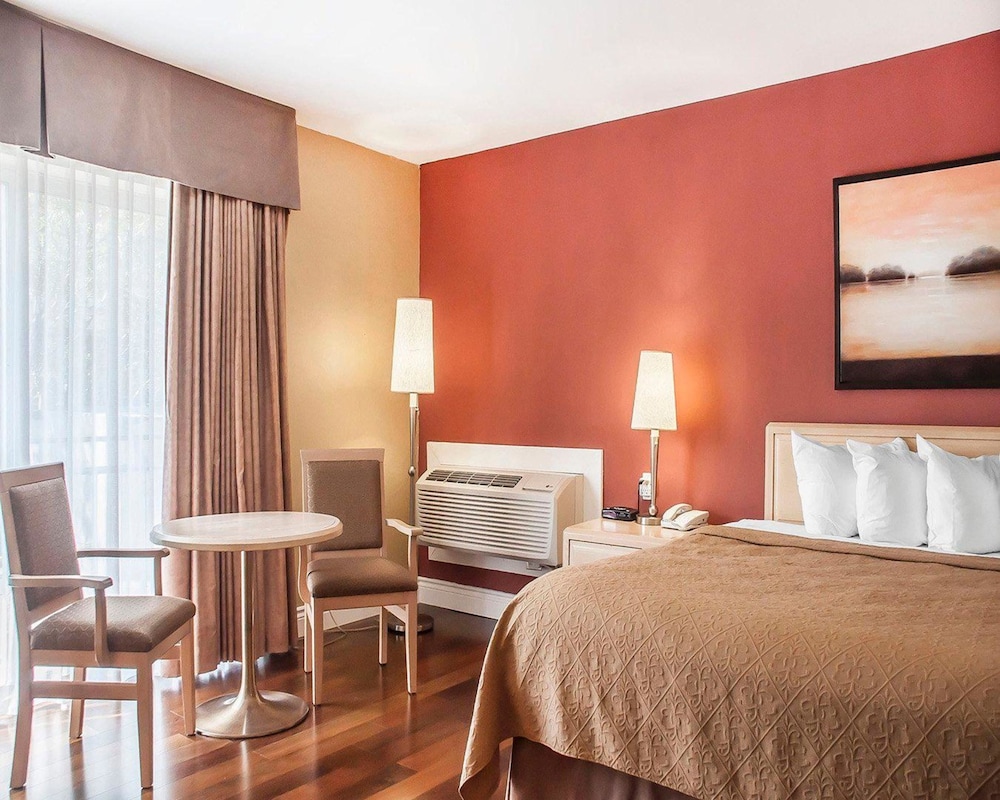Quality Hotel Fallsview Cascade, Niagara Falls Quality Hotel Fallsview Cascade, Niagara Falls
