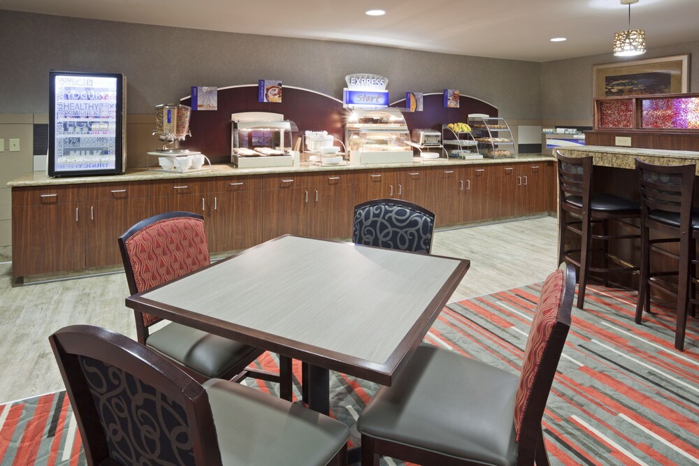 Holiday Inn Express & Suites Bloomington - MPLS Arpt Area W, Bloomington Holiday Inn Express & Suites Bloomington - MPLS Arpt Area W, Bloomington