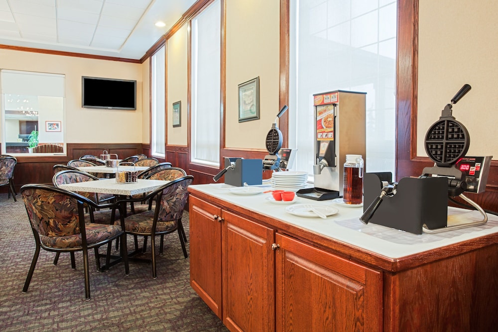 Ramada by Wyndham Red Deer Hotel and Suites, Red Deer Ramada by Wyndham Red Deer Hotel and Suites, Red Deer