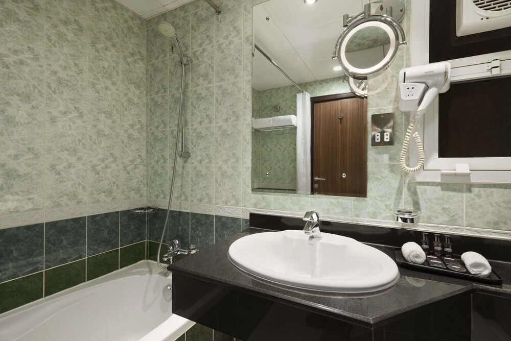 Howard Johnson Hotel - Diplomat Abu Dhabi AE, Abu Dhabi Howard Johnson Hotel - Diplomat Abu Dhabi AE, Abu Dhabi