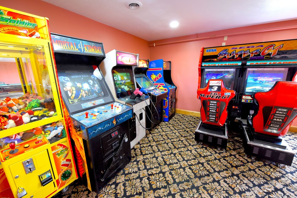 Crown Choice Inn & Suites Lakeview & Waterpark, Mackinaw City Crown Choice Inn & Suites Lakeview & Waterpark, Mackinaw City
