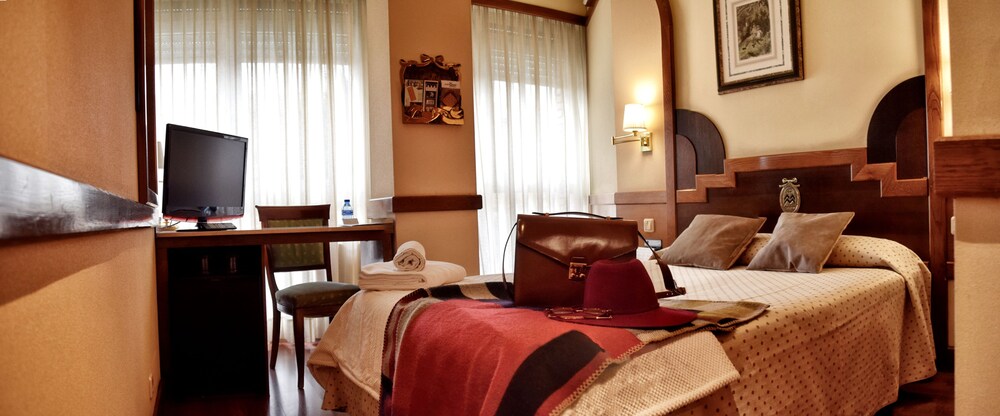 Hotel MarÃa Luisa, Burgos Hotel MarÃa Luisa, Burgos
