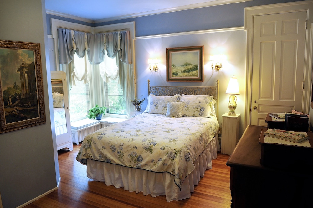 Oliver Inn Bed and Breakfast, South Bend Oliver Inn Bed and Breakfast, South Bend