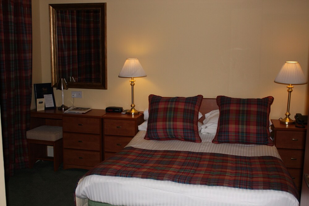 Loch Kinord Hotel, Aberdeen Loch Kinord Hotel, Aberdeen