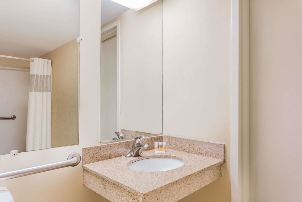 Days Inn by Wyndham Dumfries Quantico, Woodbridge Days Inn by Wyndham Dumfries Quantico, Woodbridge