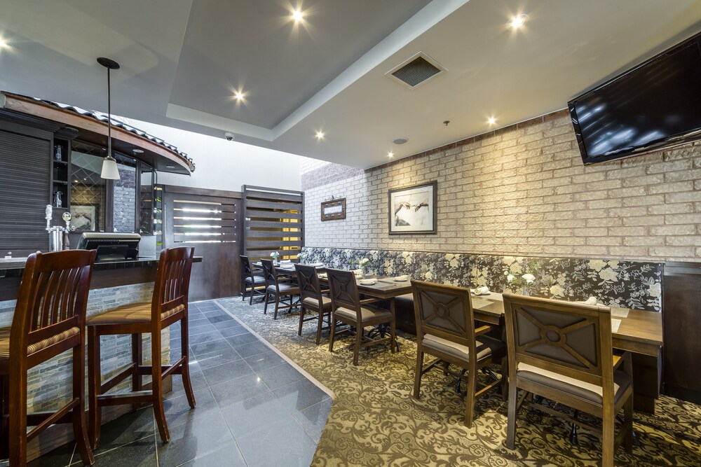 Monte Carlo Inn Airport Suites, Toronto Monte Carlo Inn Airport Suites, Toronto