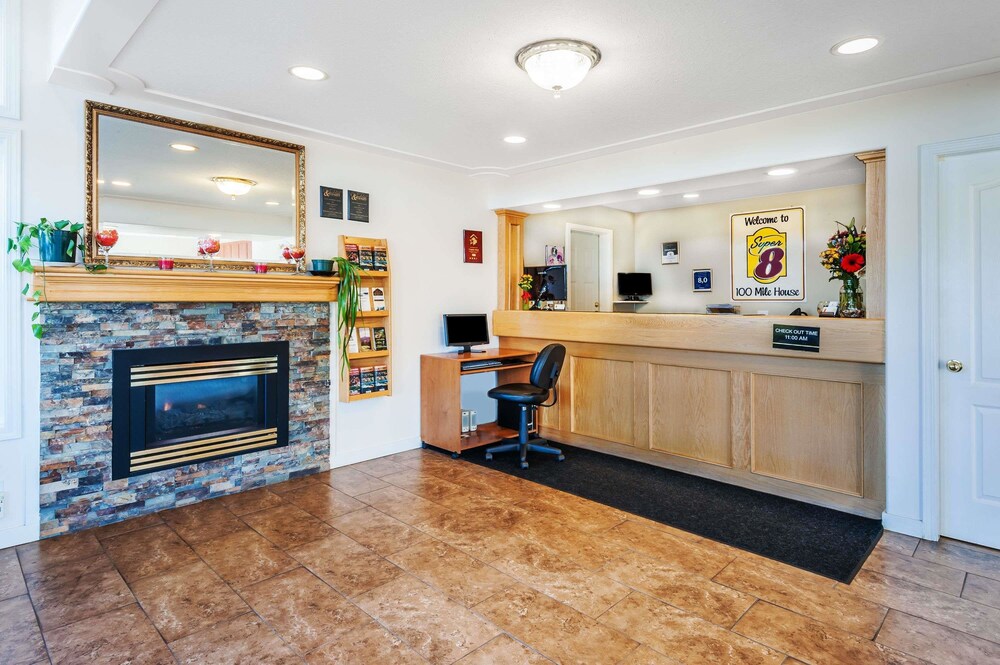 Super 8 by Wyndham 100 Mile House, Victoria Super 8 by Wyndham 100 Mile House, Victoria