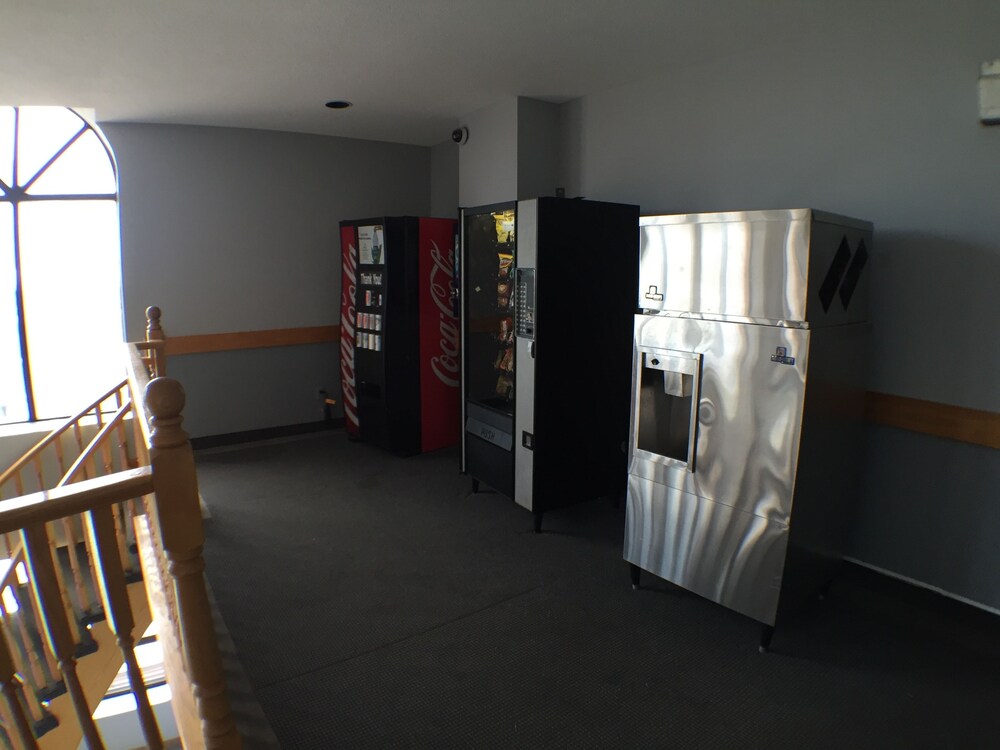 Super 8 by Wyndham Mt Hope Hamilton Intl Arpt ON, Hamilton Super 8 by Wyndham Mt Hope Hamilton Intl Arpt ON, Hamilton