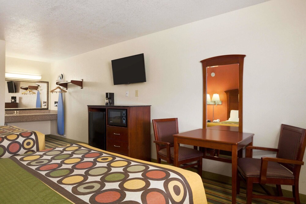 Super 8 by Wyndham Pleasanton, Pleasanton Super 8 by Wyndham Pleasanton, Pleasanton