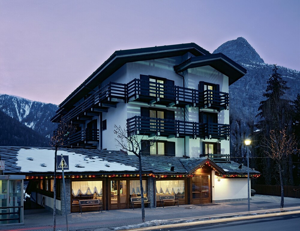 Hotel Les Jumeaux Courmayeur, Aosta Hotel Les Jumeaux Courmayeur, Aosta