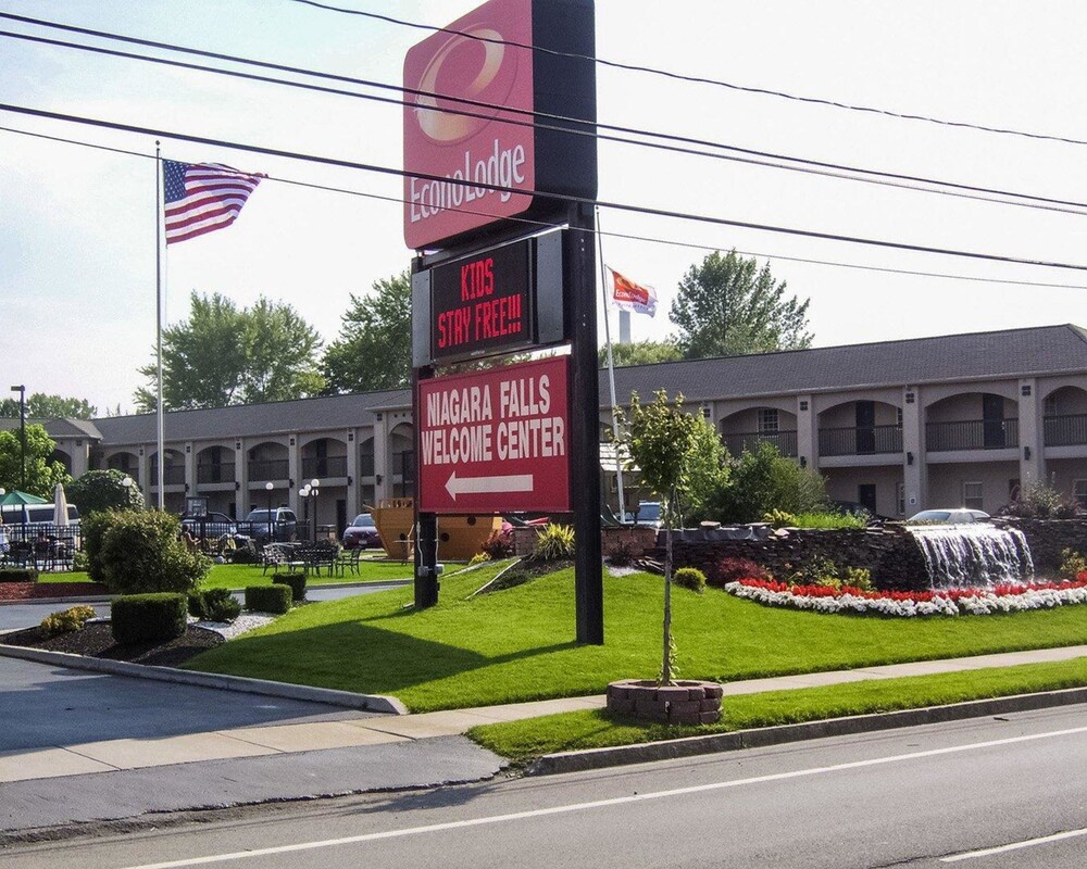 Econo Lodge At The Falls North, Niagara Falls Econo Lodge At The Falls North, Niagara Falls
