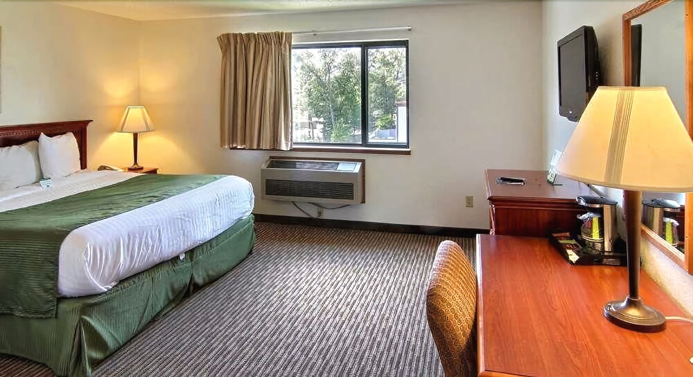 Days Inn & Suites by Wyndham Traverse City, Traverse City Days Inn & Suites by Wyndham Traverse City, Traverse City