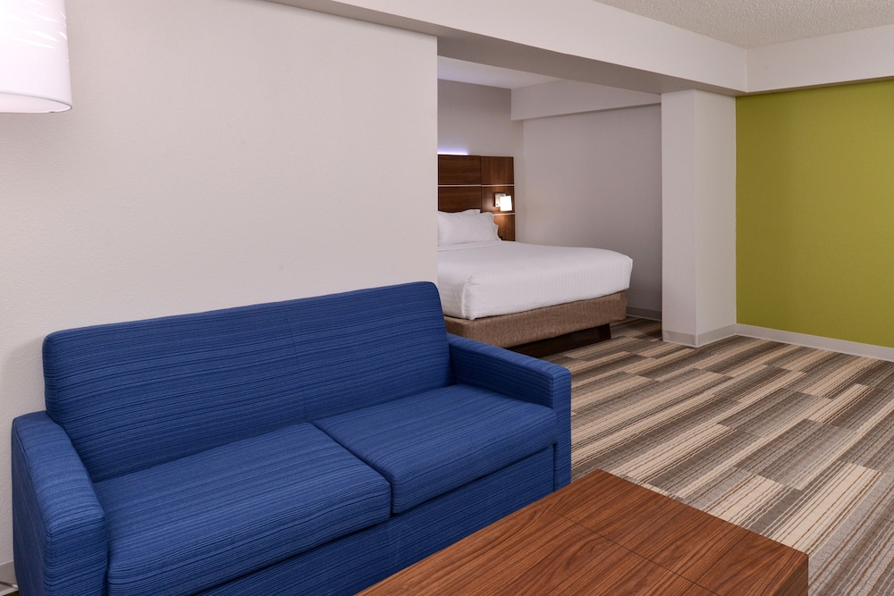 Holiday Inn Express & Suites Raleigh NE - Medical Ctr Area, Raleigh Holiday Inn Express & Suites Raleigh NE - Medical Ctr Area, Raleigh
