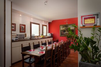 hotel_img