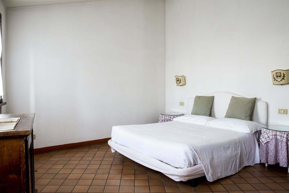 Relais Palazzo Viviani Montegridolfo, Rimini Relais Palazzo Viviani Montegridolfo, Rimini